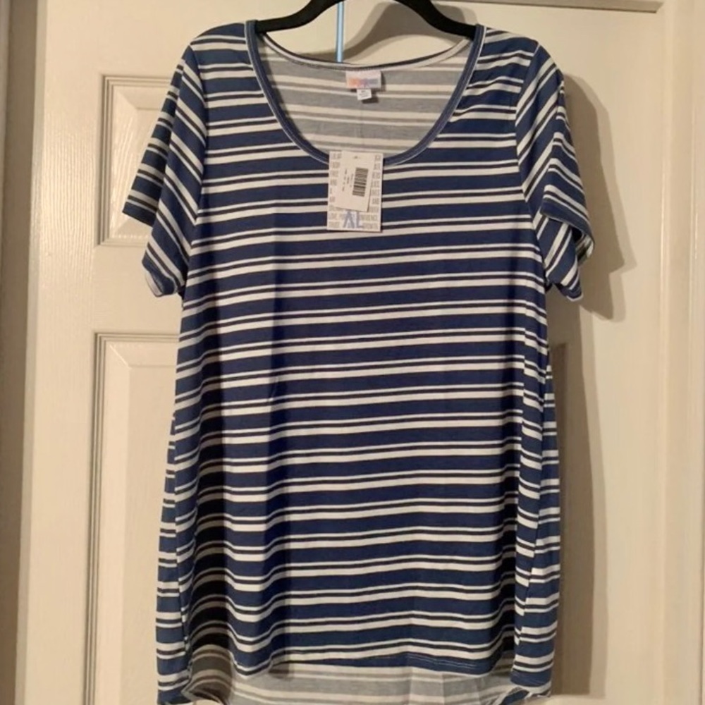 NWT LulaRoe Classic Tee Size XL